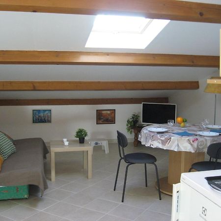 T 2 Avec Velux Sous Les Combes De 34 M2 Apartment La Londe-les-Maures Exterior photo
